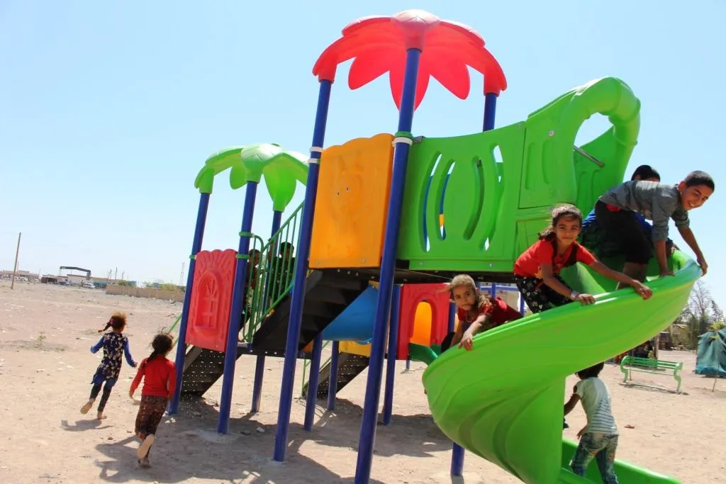 Al-Kasra 's amusement park returns to Deir-ez-Zor children