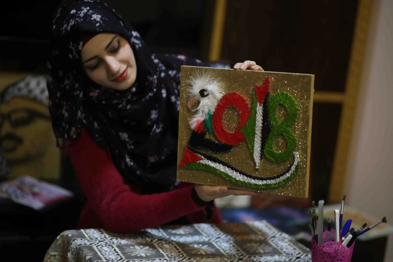 Sahar Weshah… artist of paintings with hammer, nails