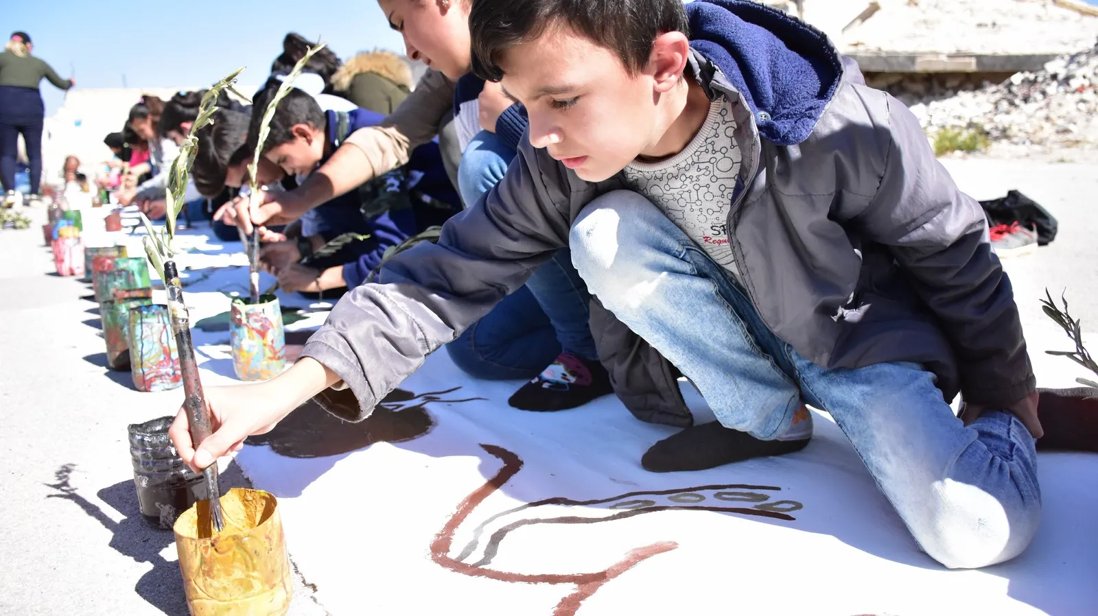 Children of Afrin unload the scenes of war from their memory on a canvas