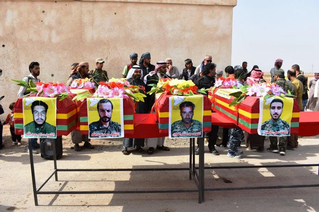 Deir ez-Zor people bid farewell 4 martyrs