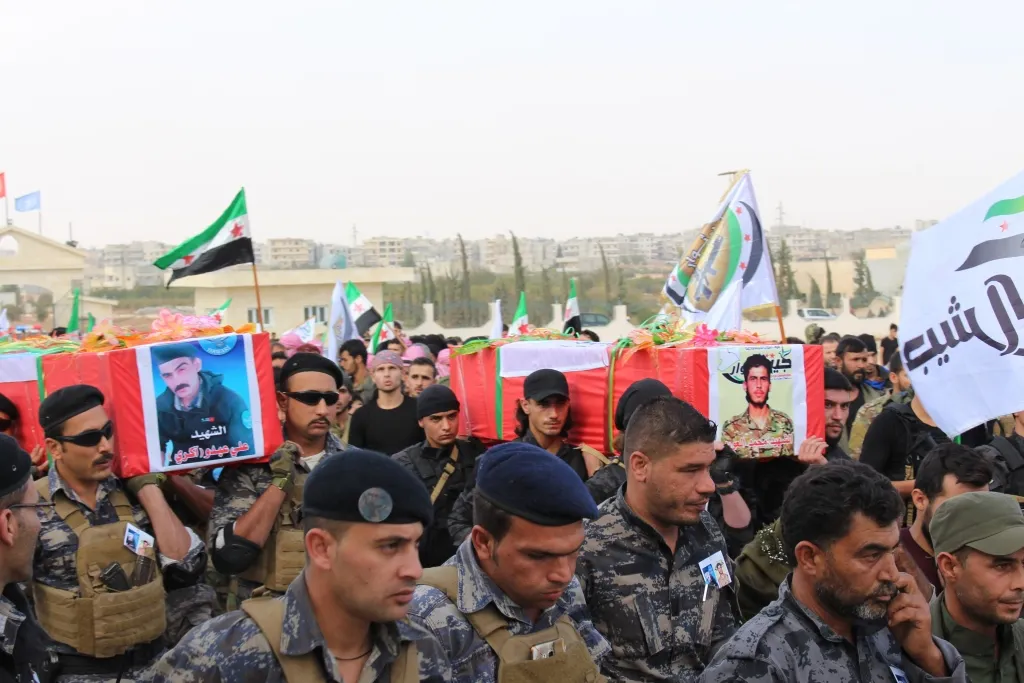 Manbij bid farewell 2 martyrs’ corpses of ISF, Jaish al-Thuwar