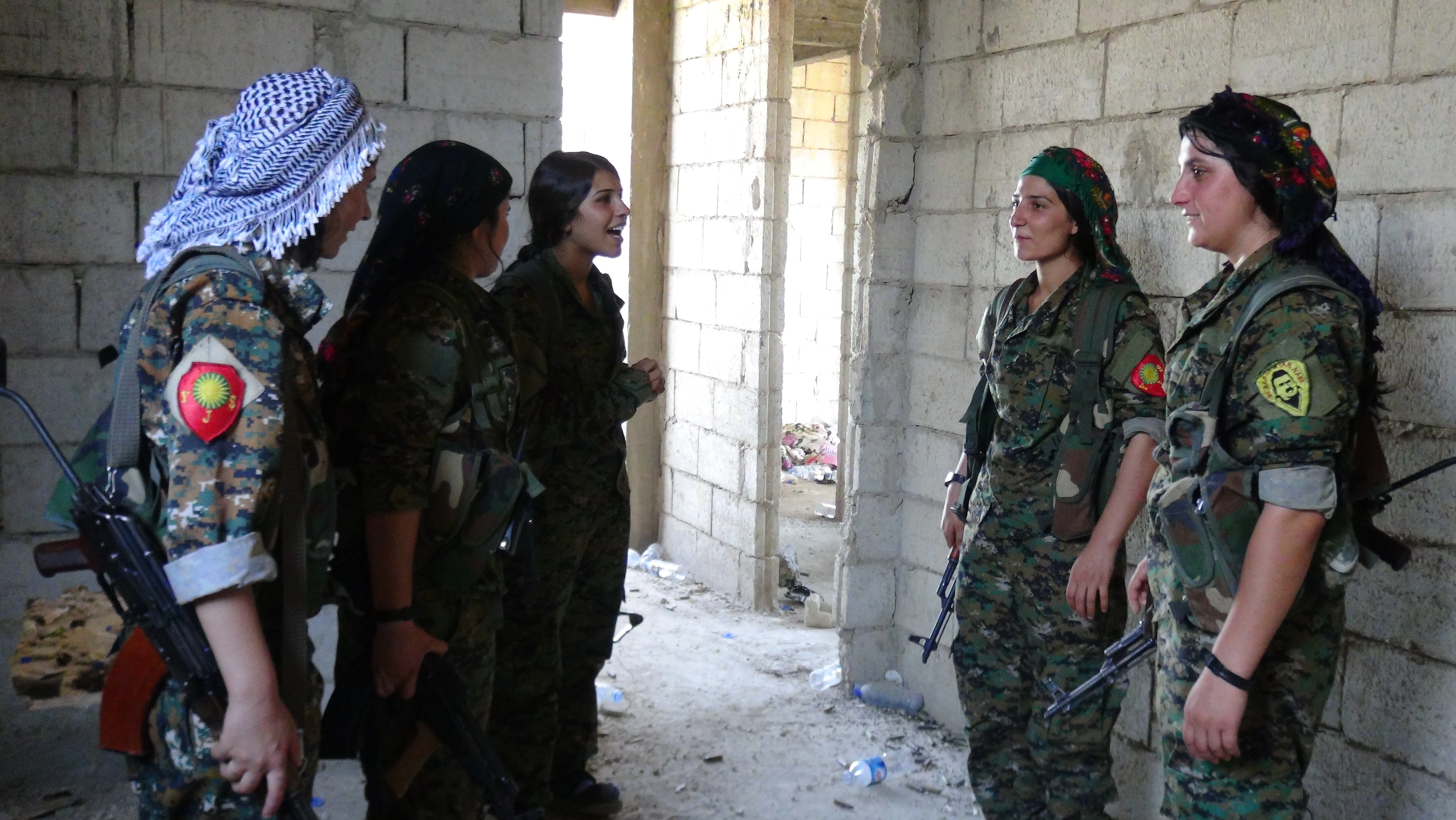 Al-Raqqa's women a year after liberating of IS' blackness-3