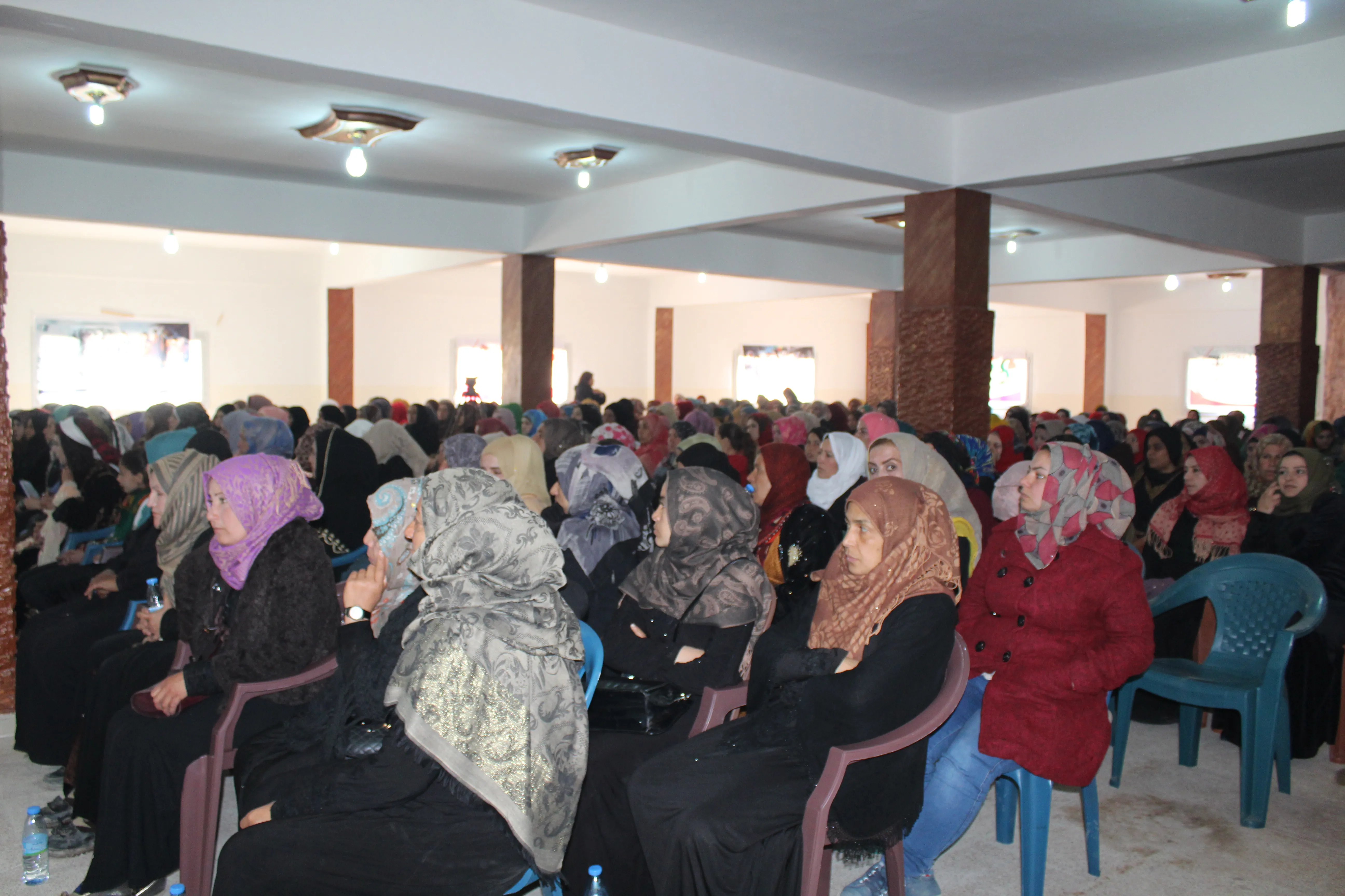 Al-Raqqa's women a year after liberating of IS' blackness-3