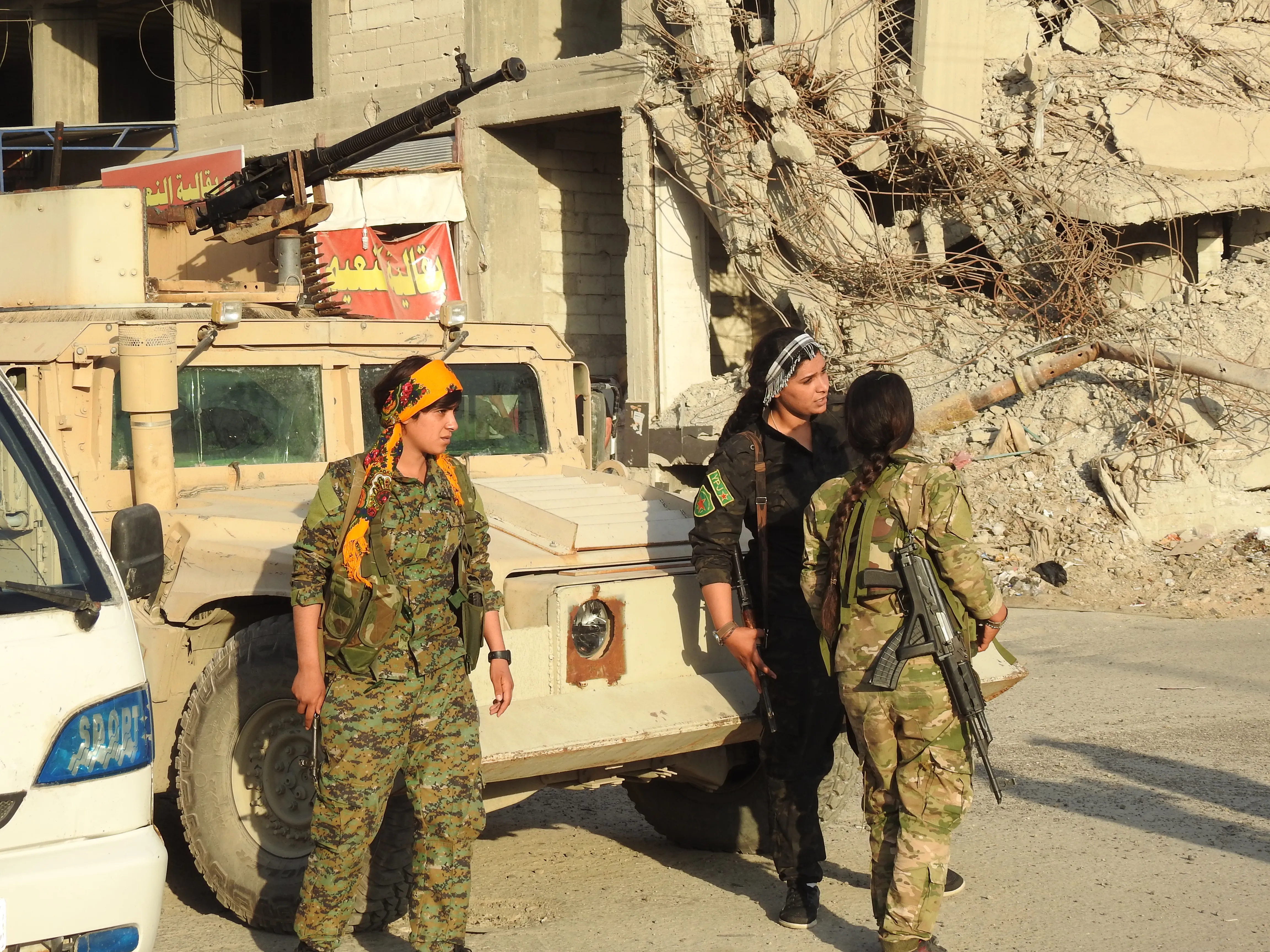 Al-Raqqa's children protected their areas after liberation-2