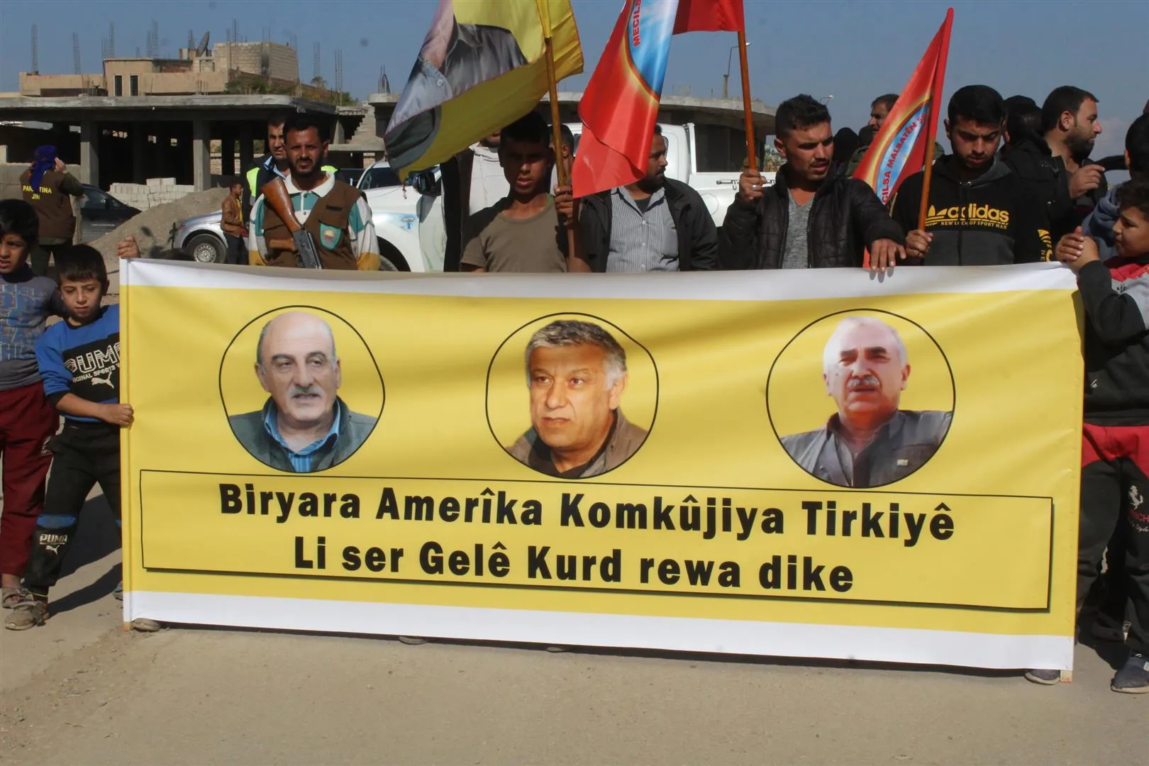Martyrs' families demonstrates against US decision