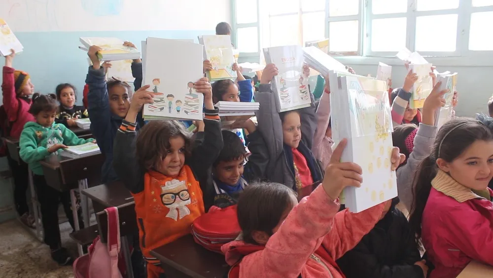 Textbooks distributed to al-Tabqa students after 7 years 