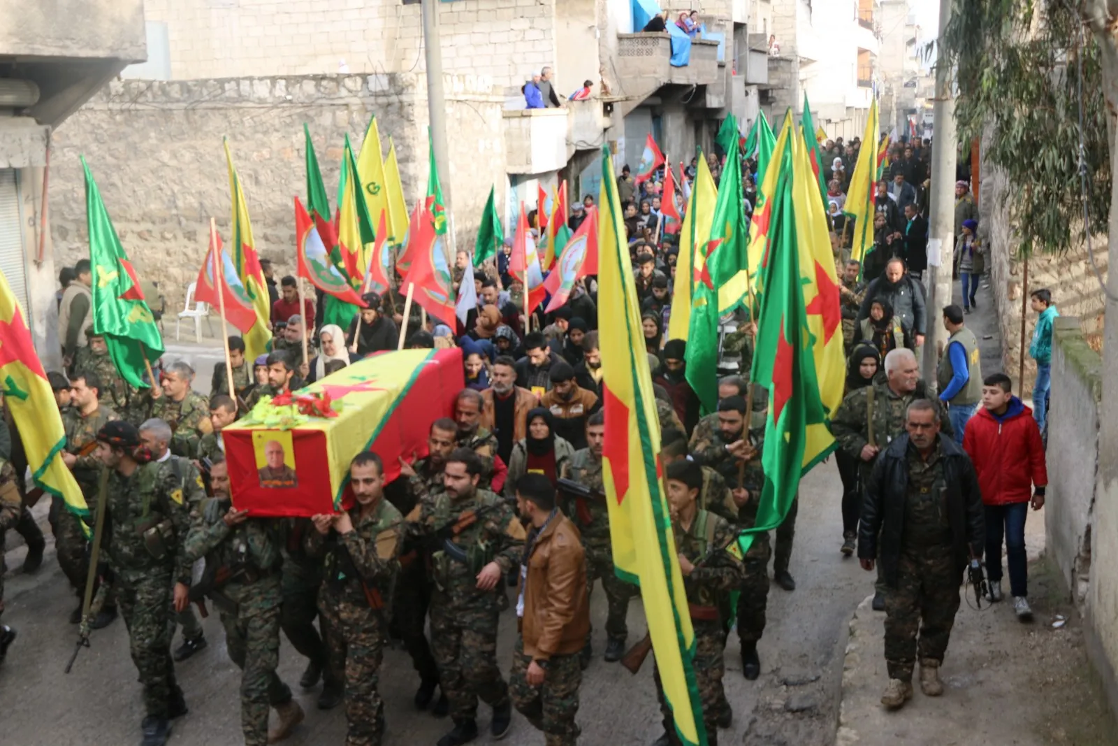 Aleppo people bid farewell martyr Roshan Afrin's corpse