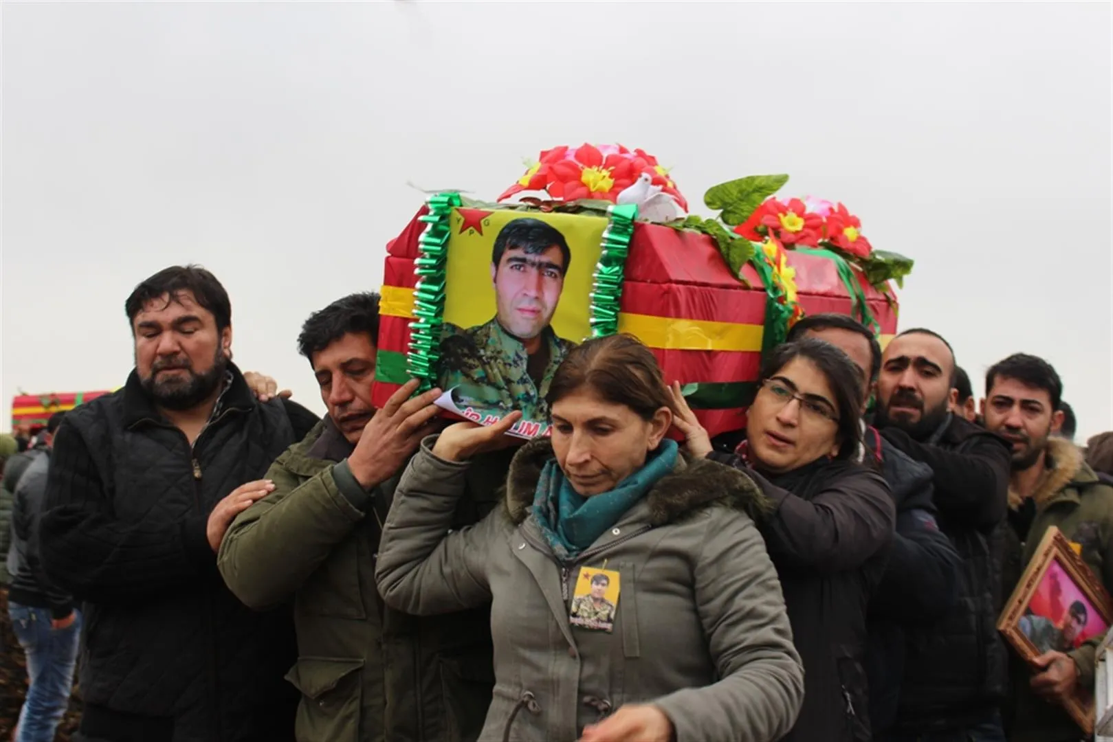 People of Dêrik bid farewell martyrs of freedom