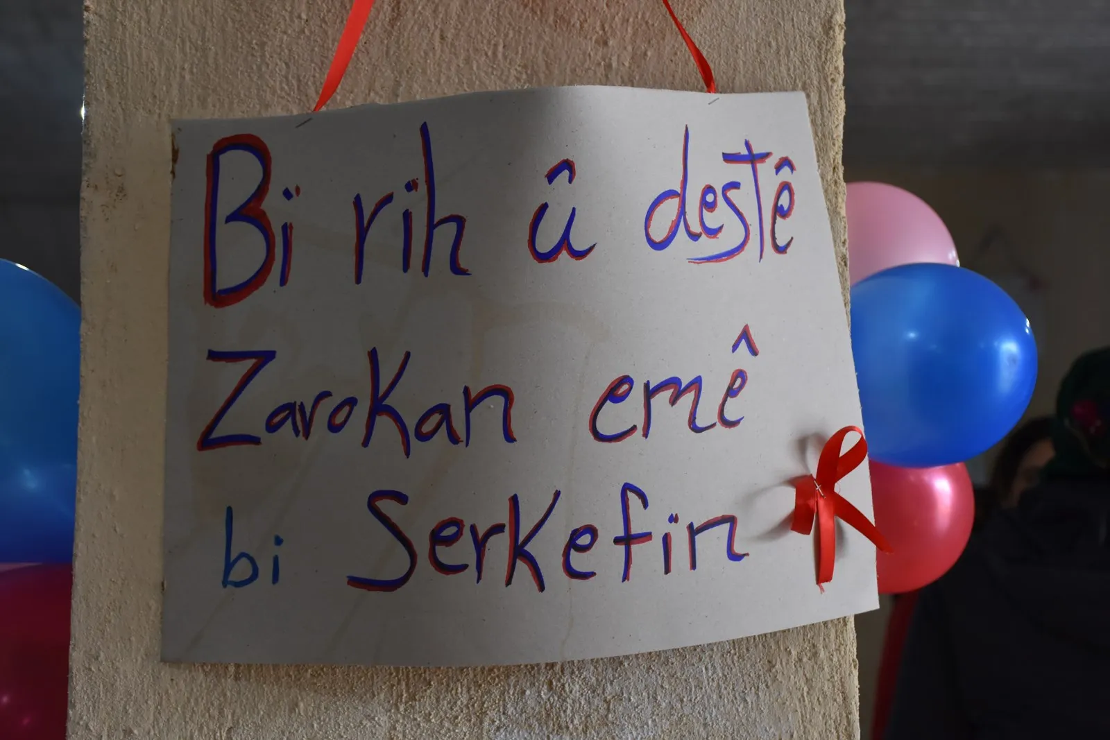 Afrin children express their love for Ocalan through drawing