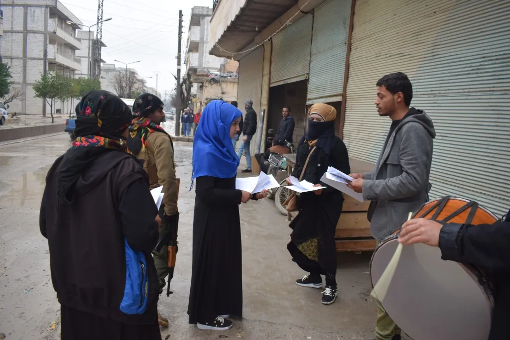 Youth of Manbij distributes leaflets exposing Turkish state's crimes 