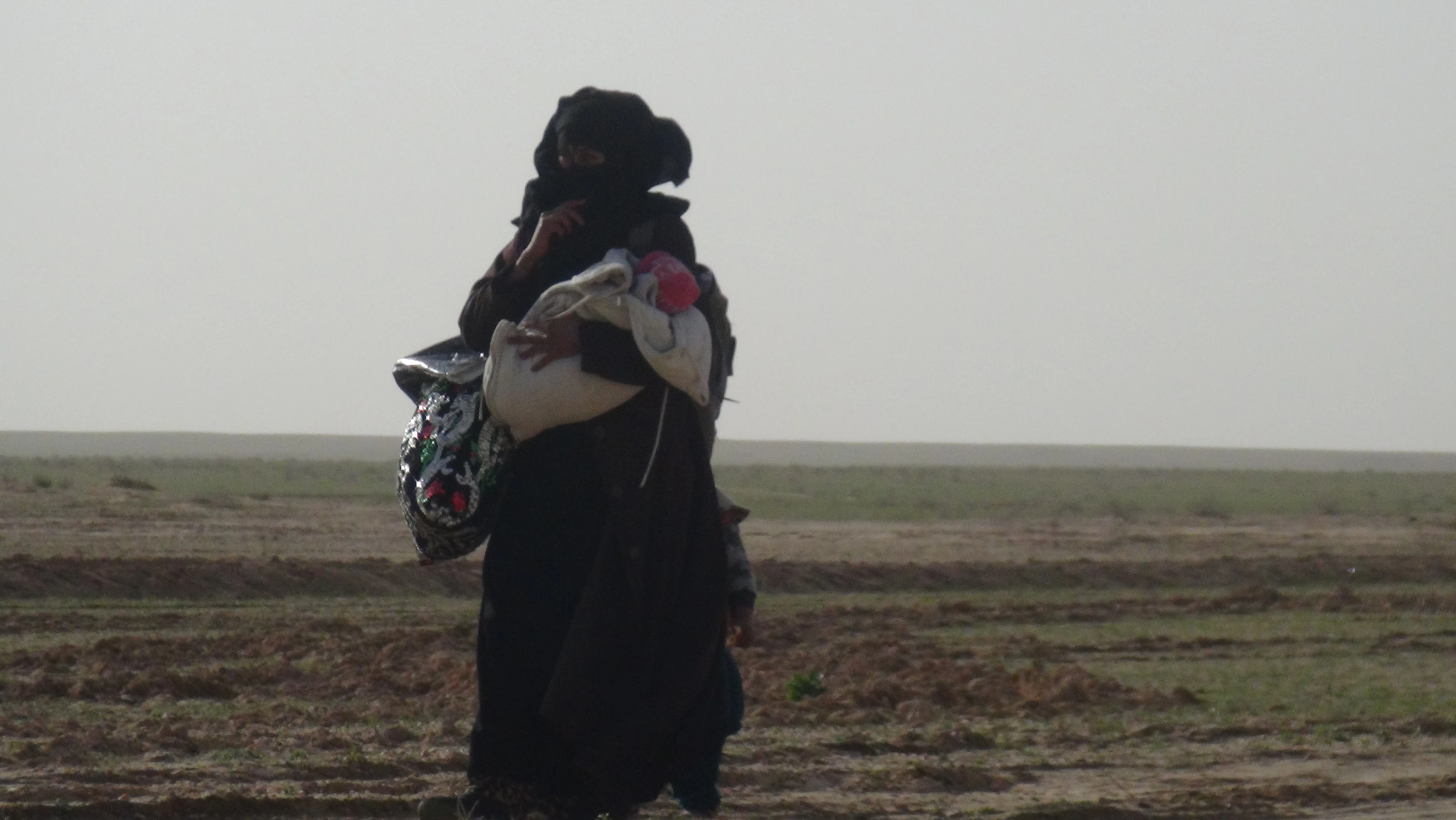 Hundreds of civilians flee from IS in al-Sousse