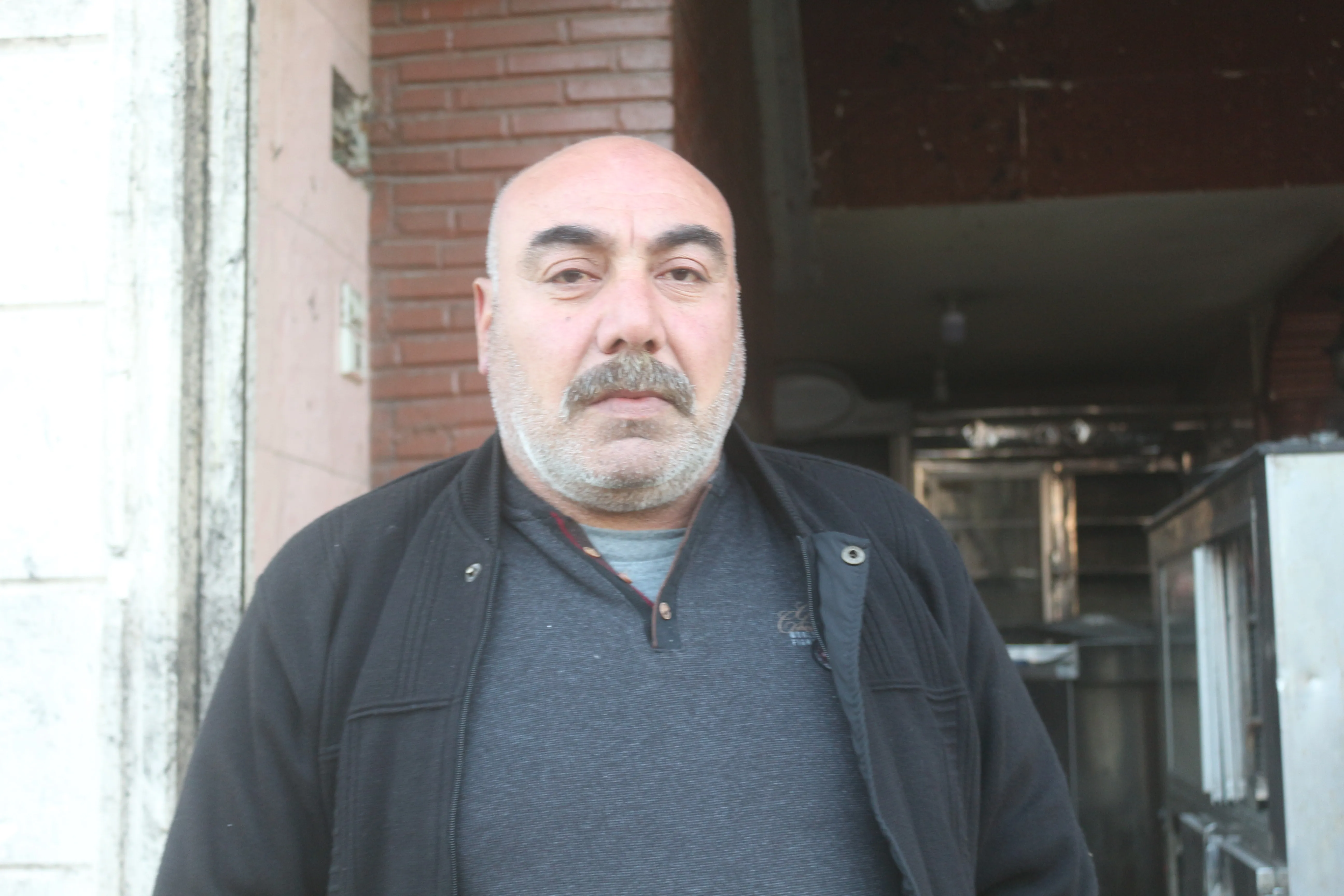 Maintenance of Kaser al-Omara, damaged shops