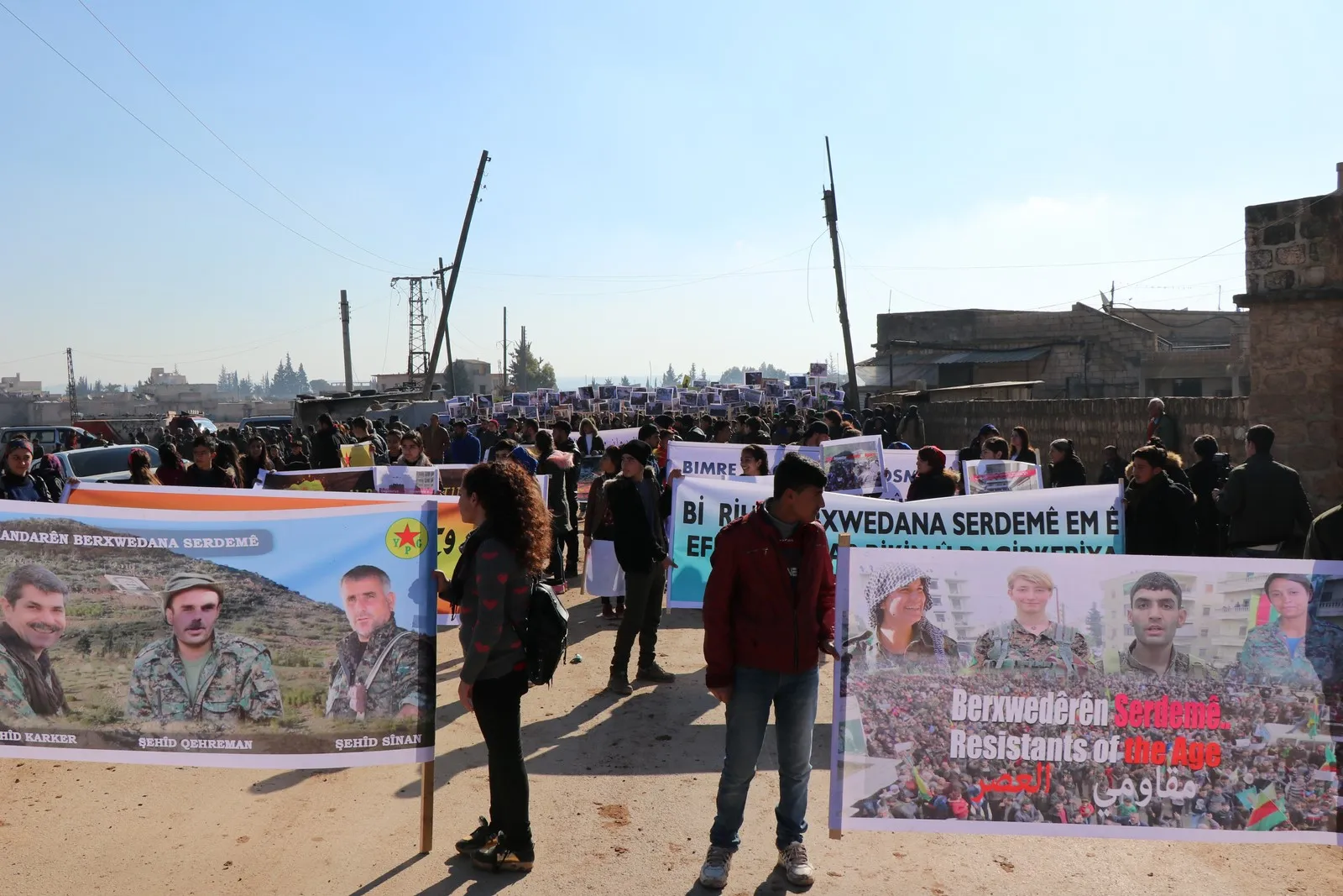 Thousands of Afrin residents chant "We will return to Afrin"
