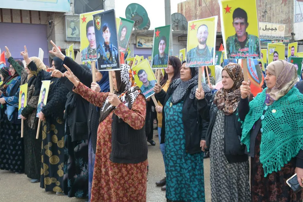 Families of martyrs demanded air embargo ,made several proposals