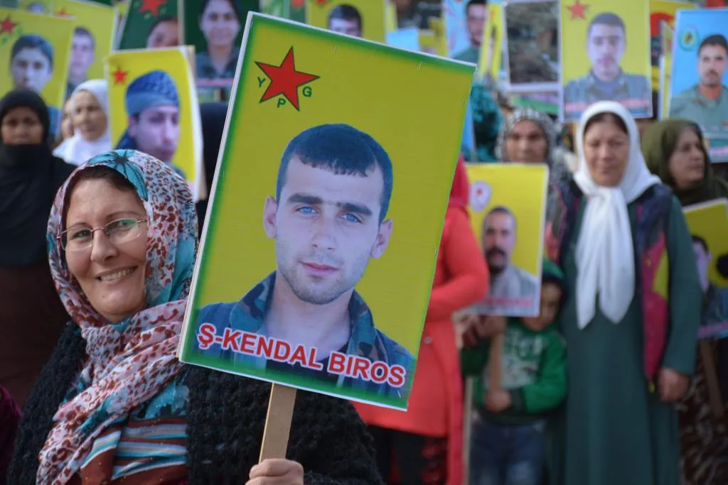 Families of martyrs demanded air embargo ,made several proposals
