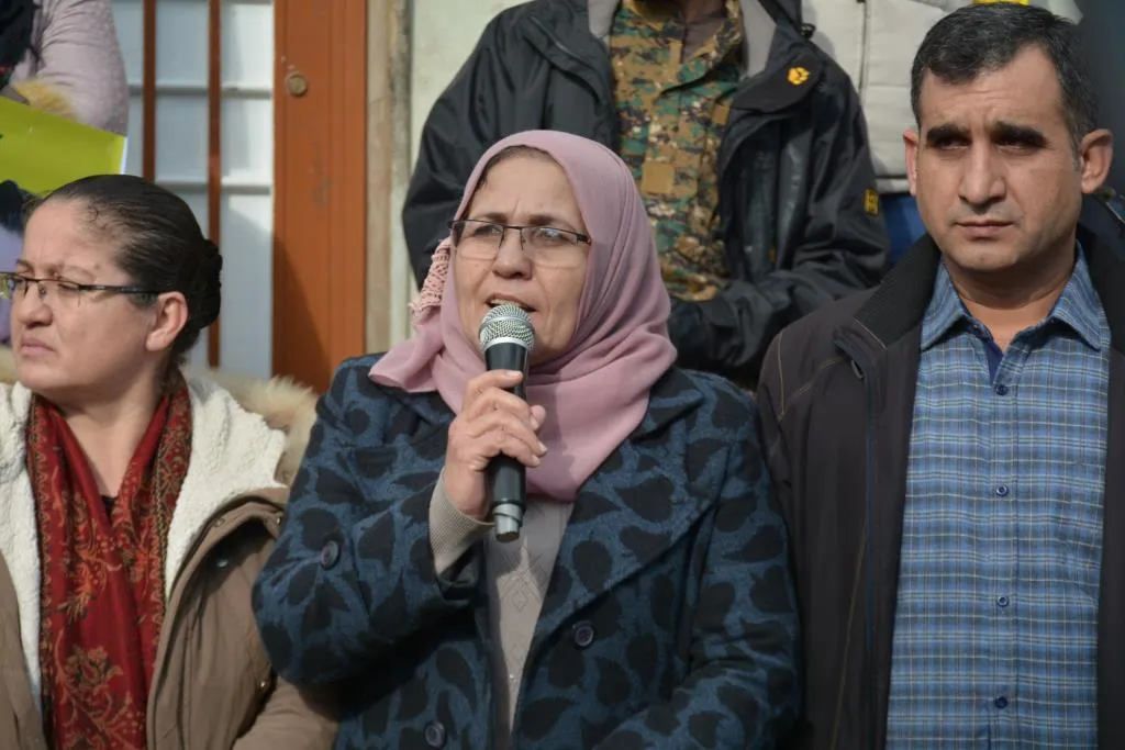 Families of martyrs demanded air embargo ,made several proposals