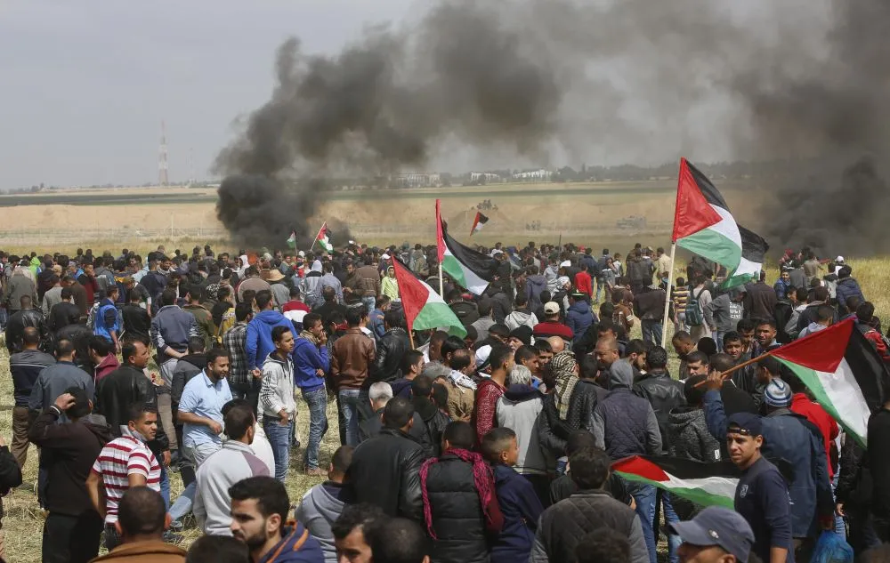 15 Palestinians injured in Return Marches in Gaza Strip