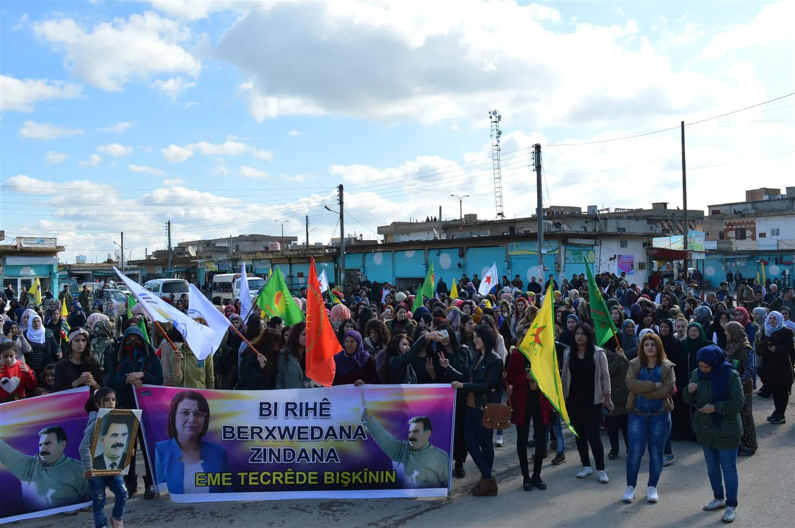 People of Til Koçber, Çil Agha districts show solidarity with Leyla Guven
