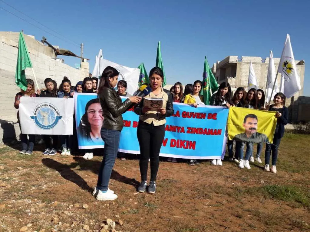 Kobani University female students salute Leyla Guven