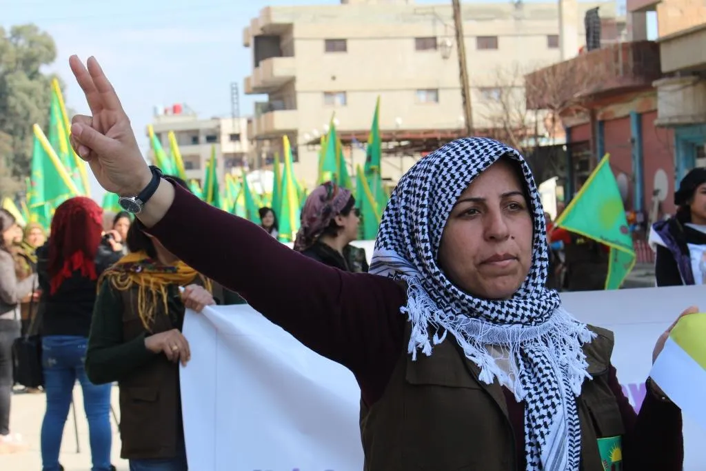 Demonstrators: By women's free will we to lift isolation