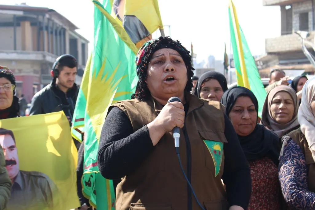 Demonstrators: By women's free will we to lift isolation