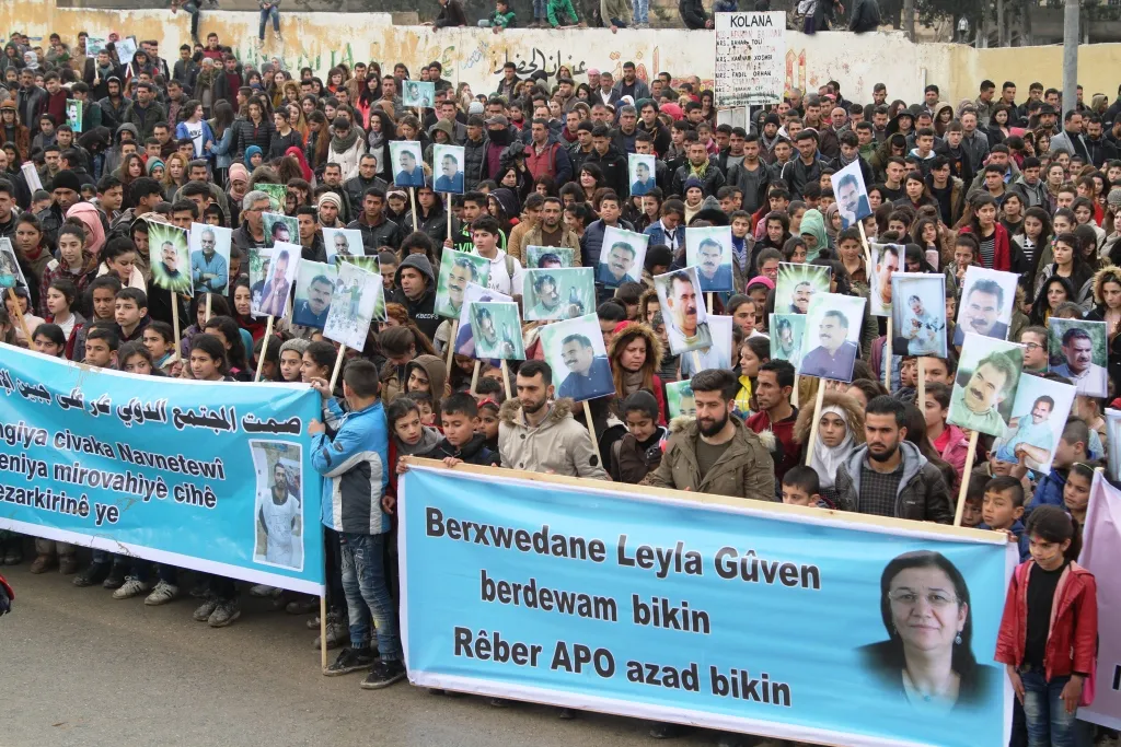 Mass demo of teachers, students of Kobani denouncing conspiracy against Ocalan