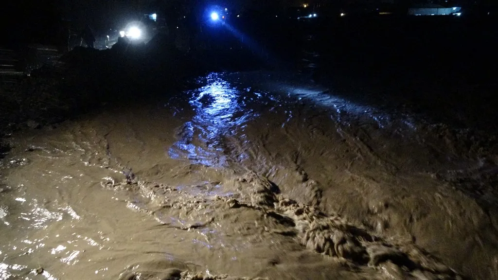 Floods invaded eastern districts in Qamishlo