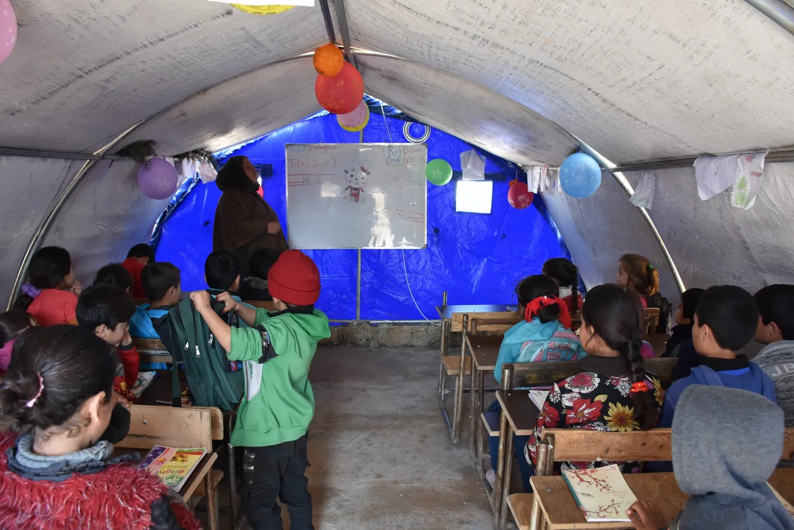2 tents, poor possibilities to teach al-Awda camp's children