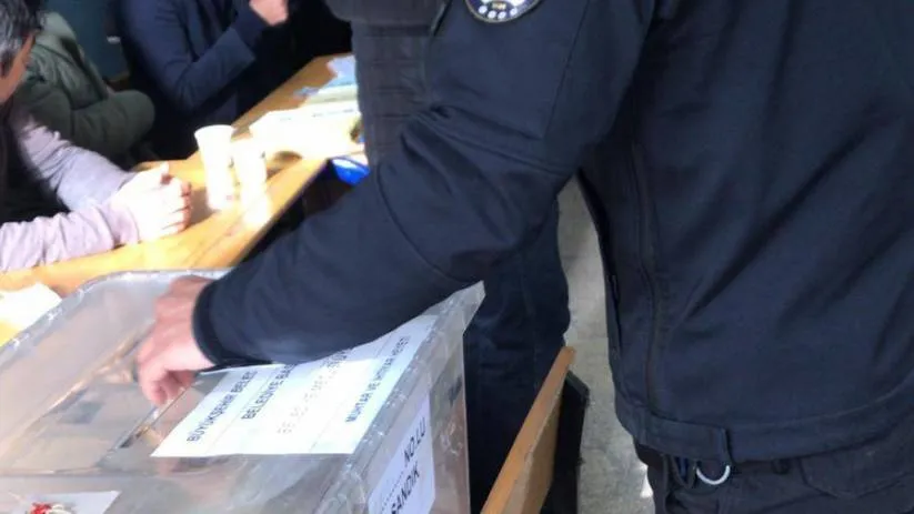 Khlafti's police, they cast their votes without any clues