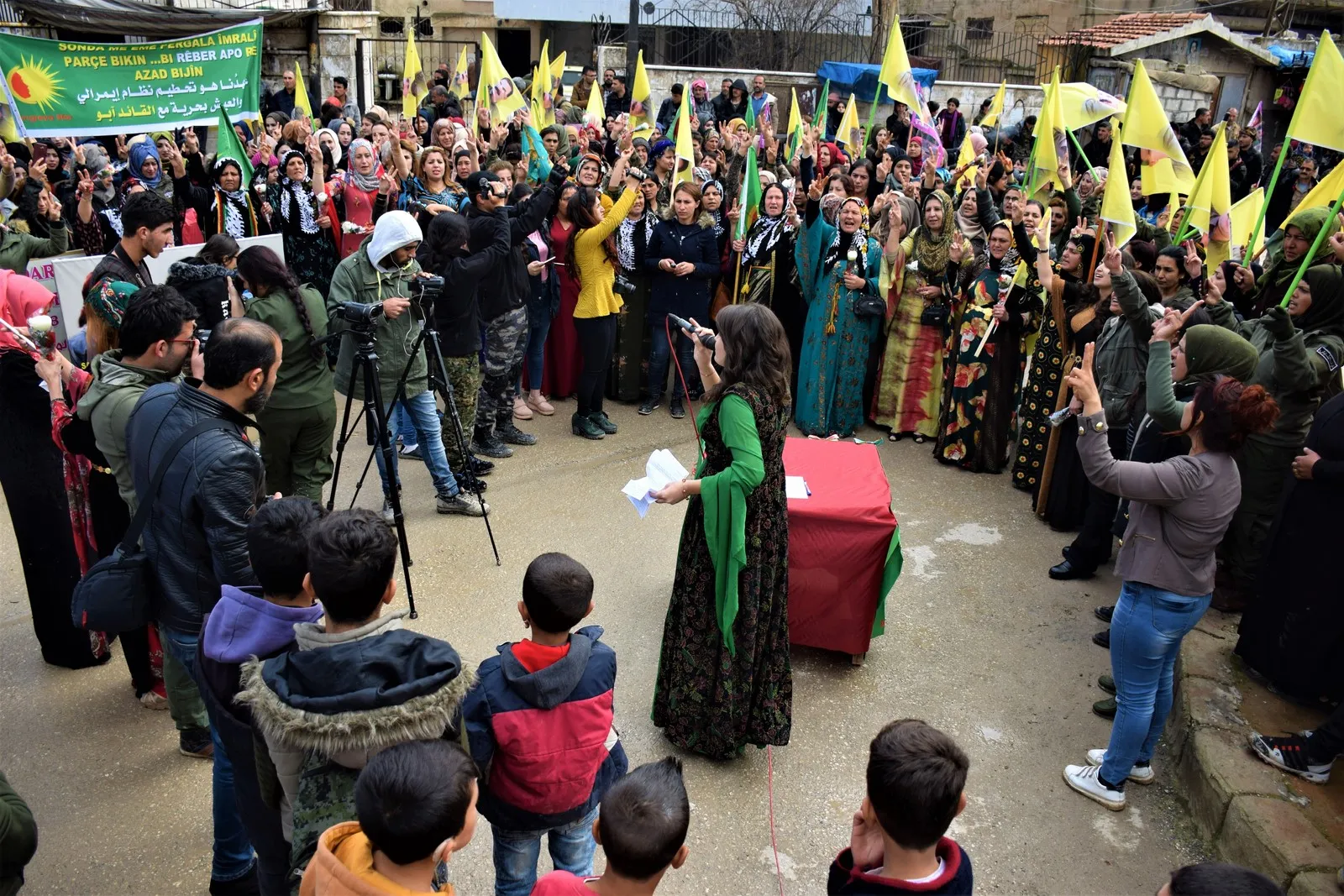 "Free Women's Caravan" visits Serê Kaniyê