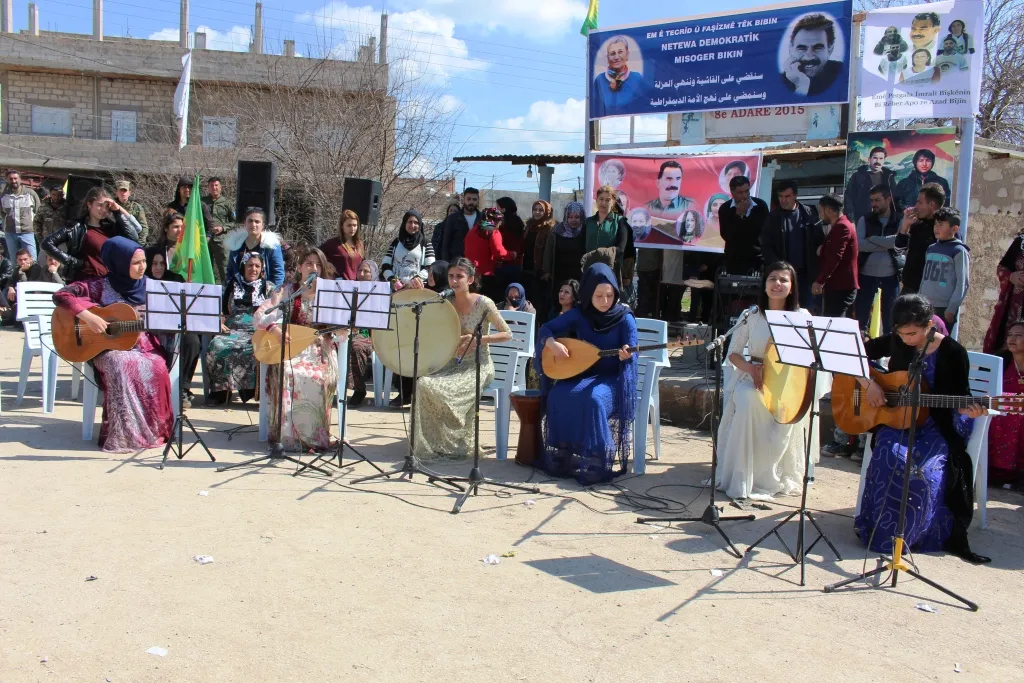 'By the Resistance of free women will end the isolation imposed on the leader Abdullah Ocalan'