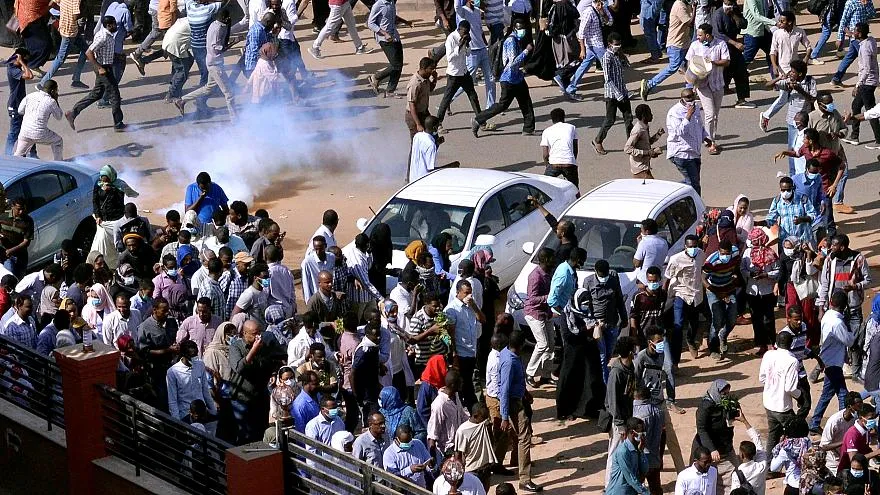 Witnesses: Sudanese security forces try to break up demonstration outside Ministry of Defense HQ