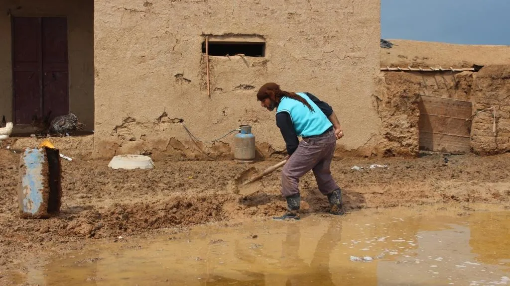 Flood waters encircled 4 villages in Tel Hamis