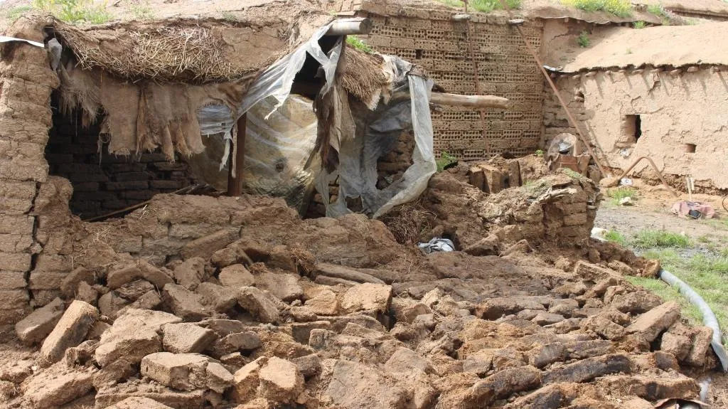 Flood waters encircled 4 villages in Tel Hamis
