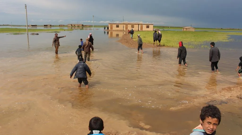 Flood waters encircled 4 villages in Tel Hamis