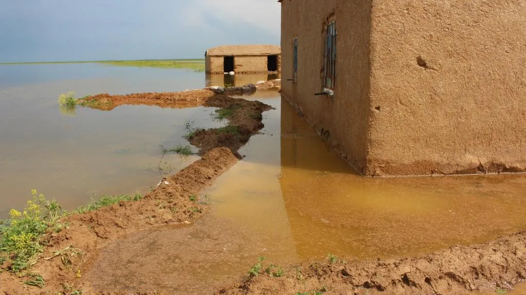 Flood waters encircled 4 villages in Tel Hamis
