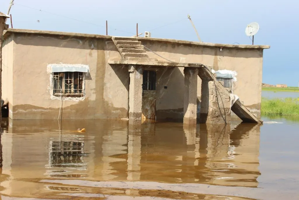 Flood waters encircled 4 villages in Tel Hamis