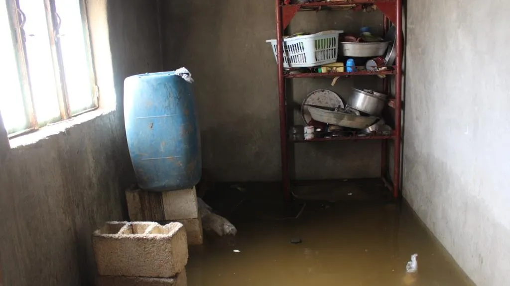 Flood waters encircled 4 villages in Tel Hamis