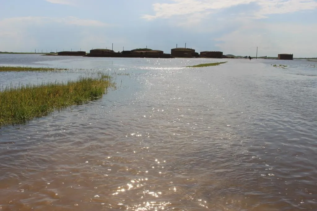 Flood waters encircled 4 villages in Tel Hamis