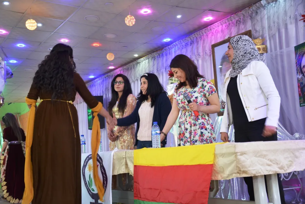  Free Women's Center ends first medical course in Kobani