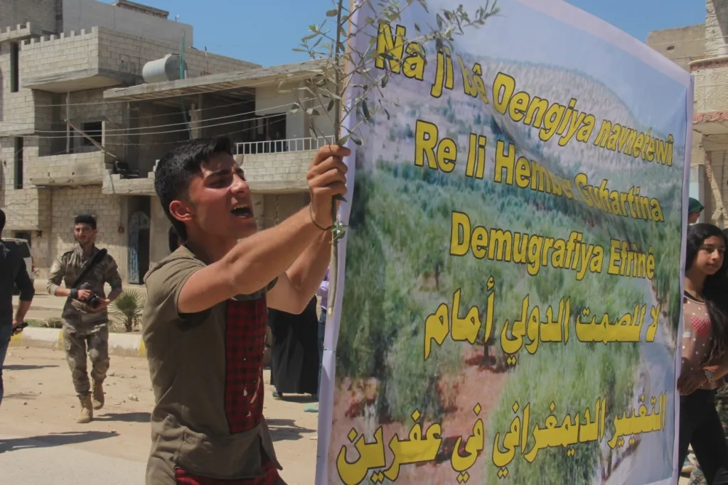 People of Euphrates Region demonstrated against building occupation's walls in Afrin