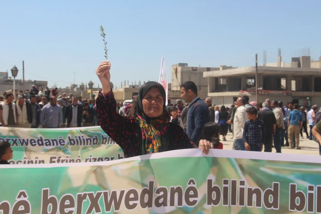 People of Euphrates Region demonstrated against building occupation's walls in Afrin