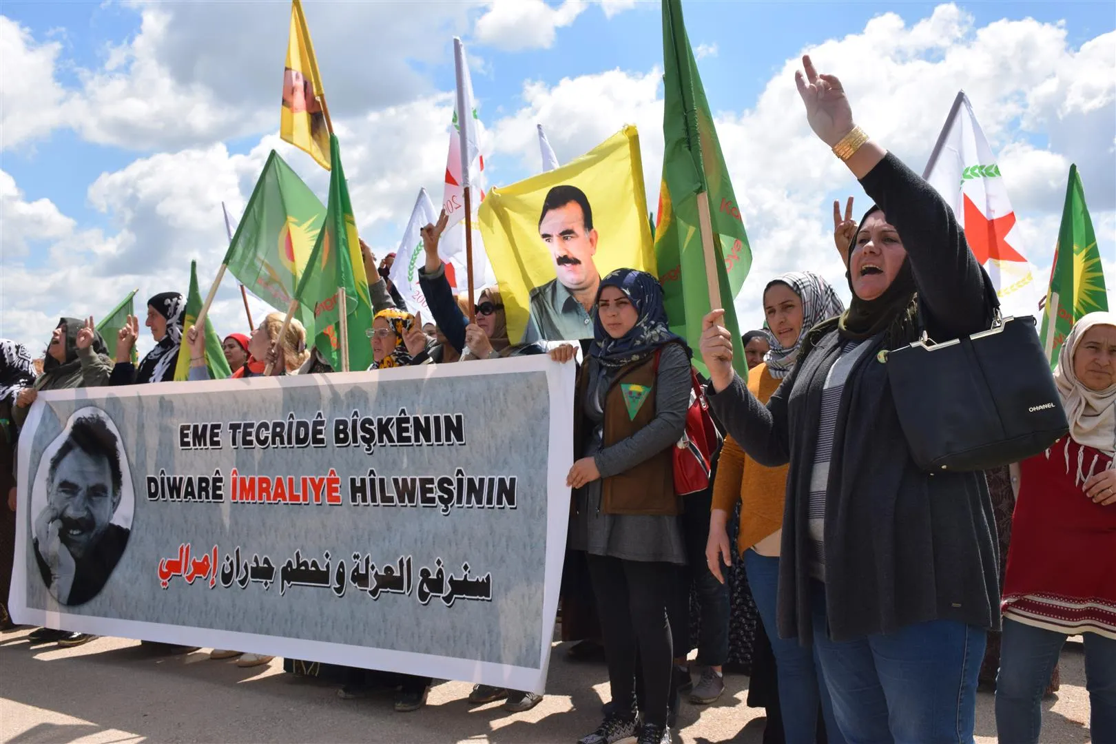 Al-Hasakah people demonstrated in solidarity with hunger strikers