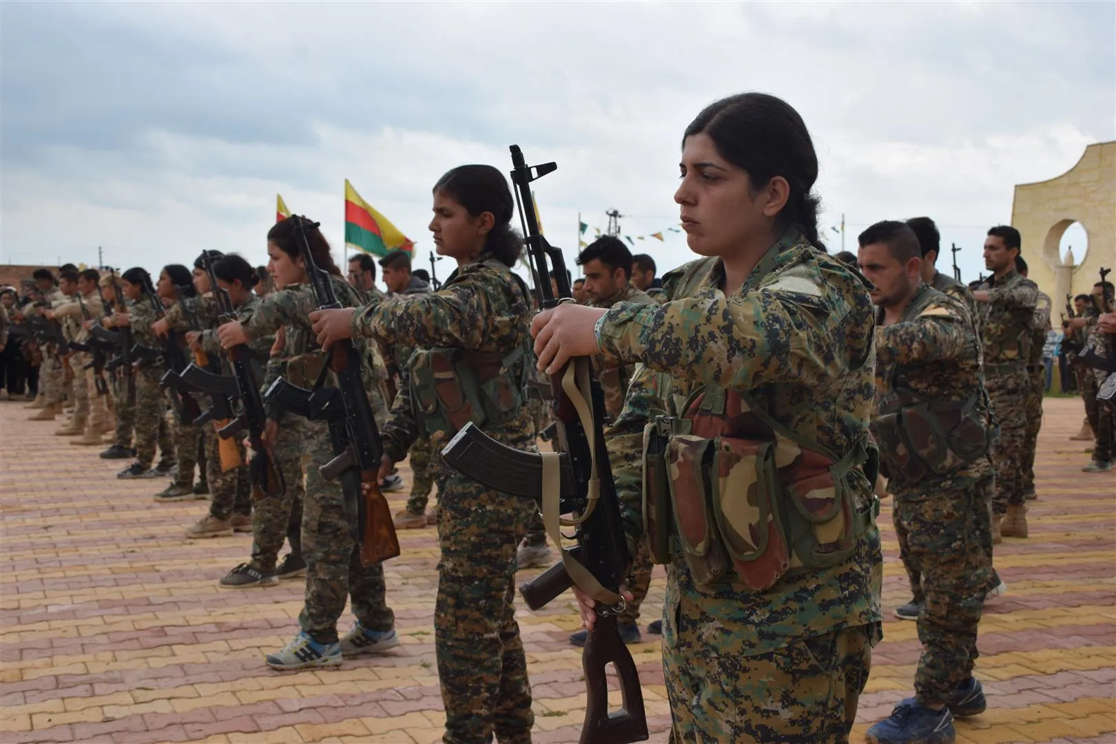Al-Hasakah bid farewell 3 martyrs' corpses