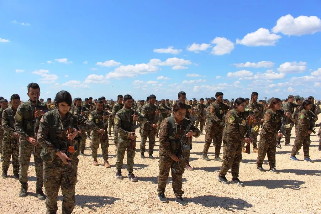 Al-Raqqa bids martyr Hussein Hussein farewell to his last resting place