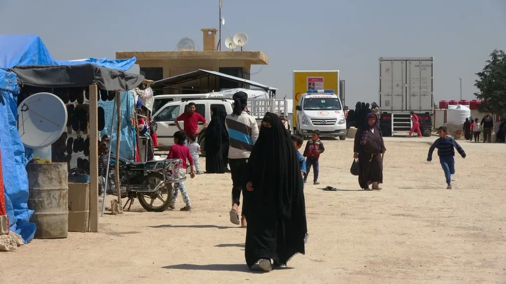 Several reasons prevent displaced persons in Ain Issa camp from return, administration calls for measures to encourage them