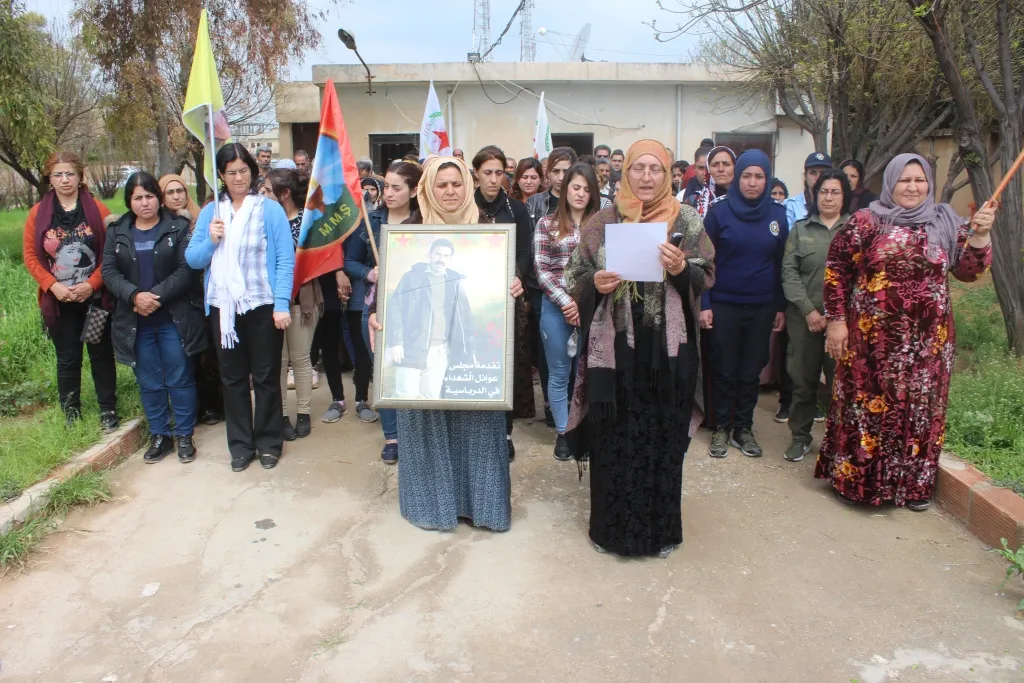 Martyrs' families appealed international community to provide assistance to people of Rojhilat