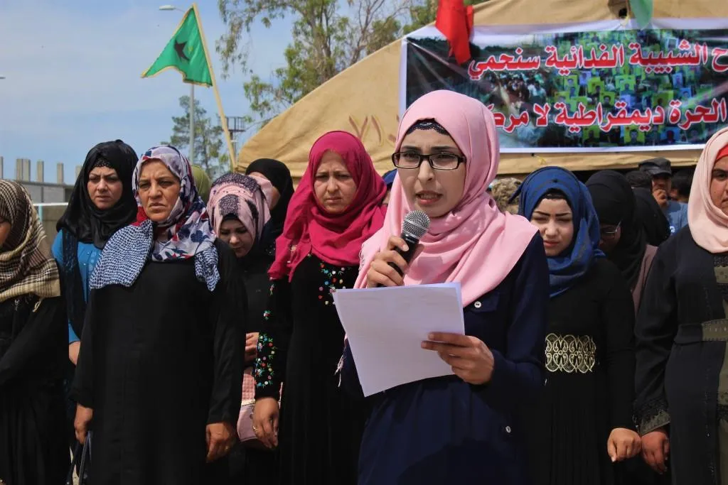 Al-Tabqa's Youth continue its sit-in