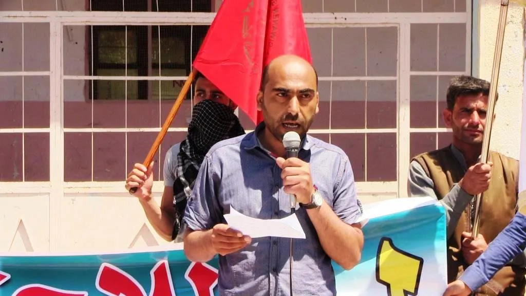 Mass demo south al-Raqqa in condemnation of "division wall of Syria"
