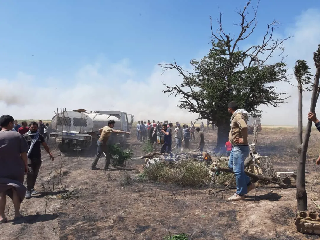 Simultaneously... Flames devour several agricultural fields in Kobani